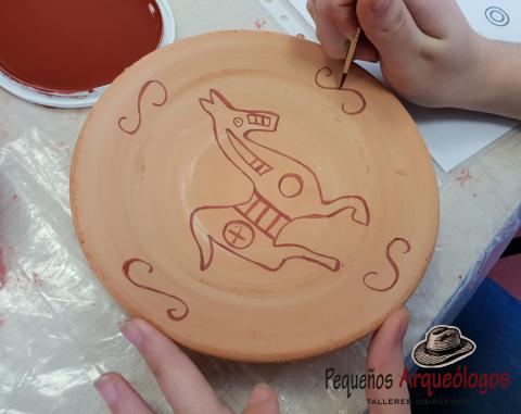 Taller práctico decoración cerámica pintada pueblos prerromanos.